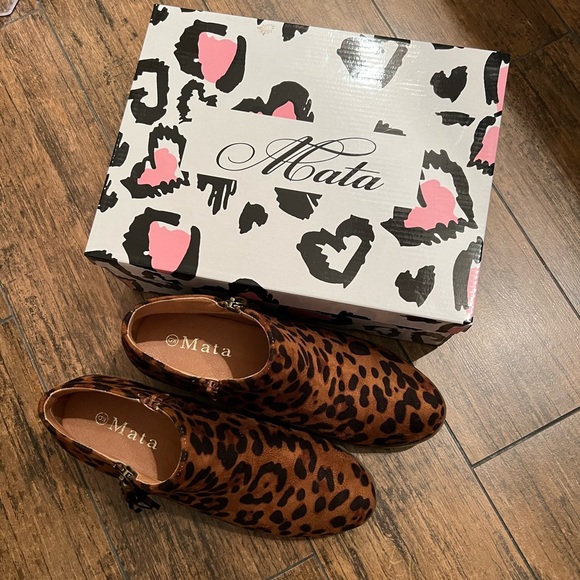 Leopard print booties, Size 10 US - Picture 2 of 3